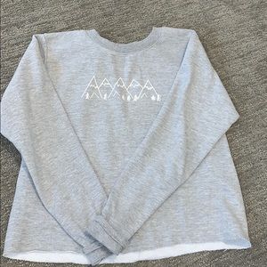 Gray sweatshirt with mountains
